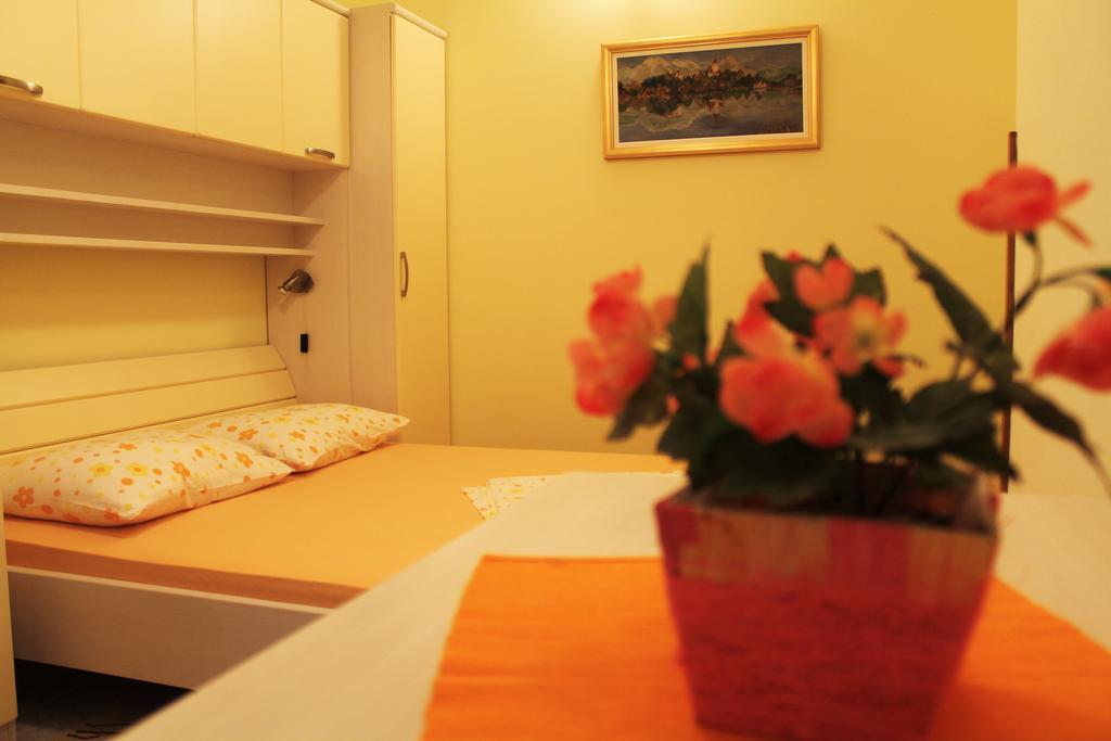Apartments And Rooms Villa Mir Zaton  Extérieur photo